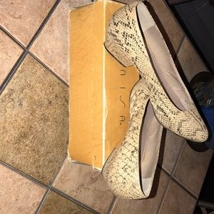 ENZO SNAKE SKIN PUMP 8.5B